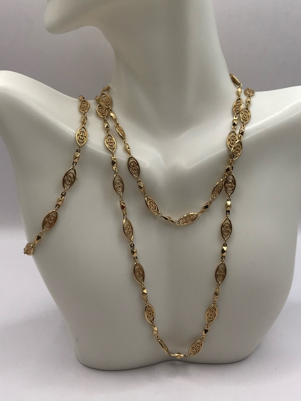 Long Gold-Tone Link Necklace & Bracelet Set with Oval Motifs - Picture 2 of 7